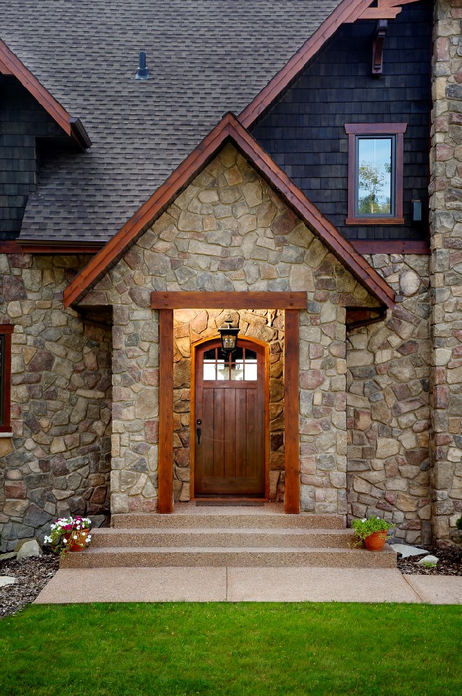 Dressed Fieldstone from Cultured Stone® Canadian Stone