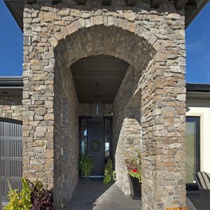ThinCut™ Natural Stone Veneer – Random Height, Weathered Fieldstone