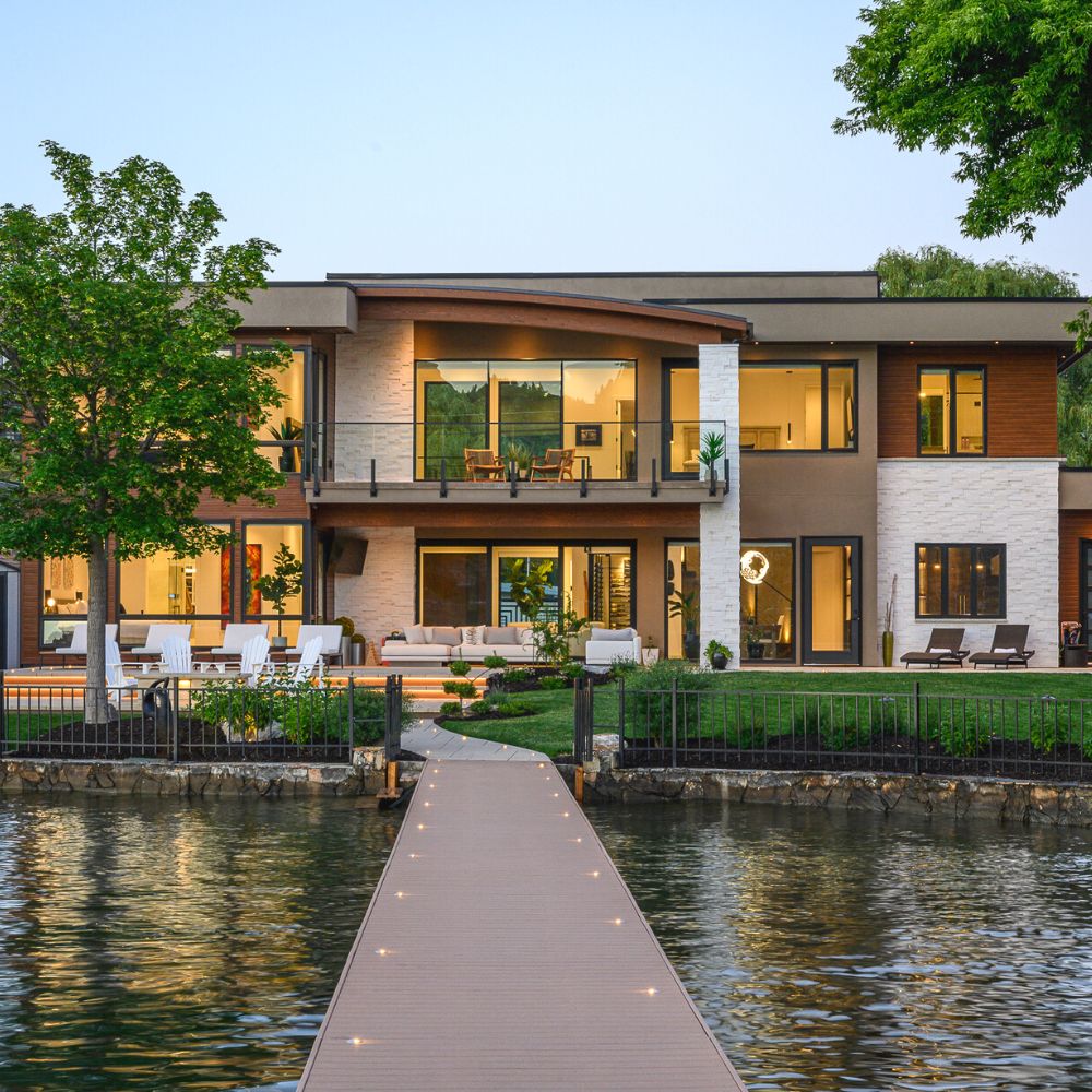 Modern Lakefront Paradise