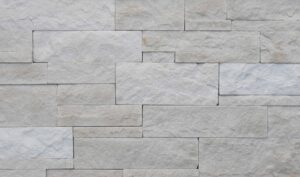 Pangaea® Natural Stone - 4 Course Ashlar Formfit, Kings Point with tight fit mortar joints