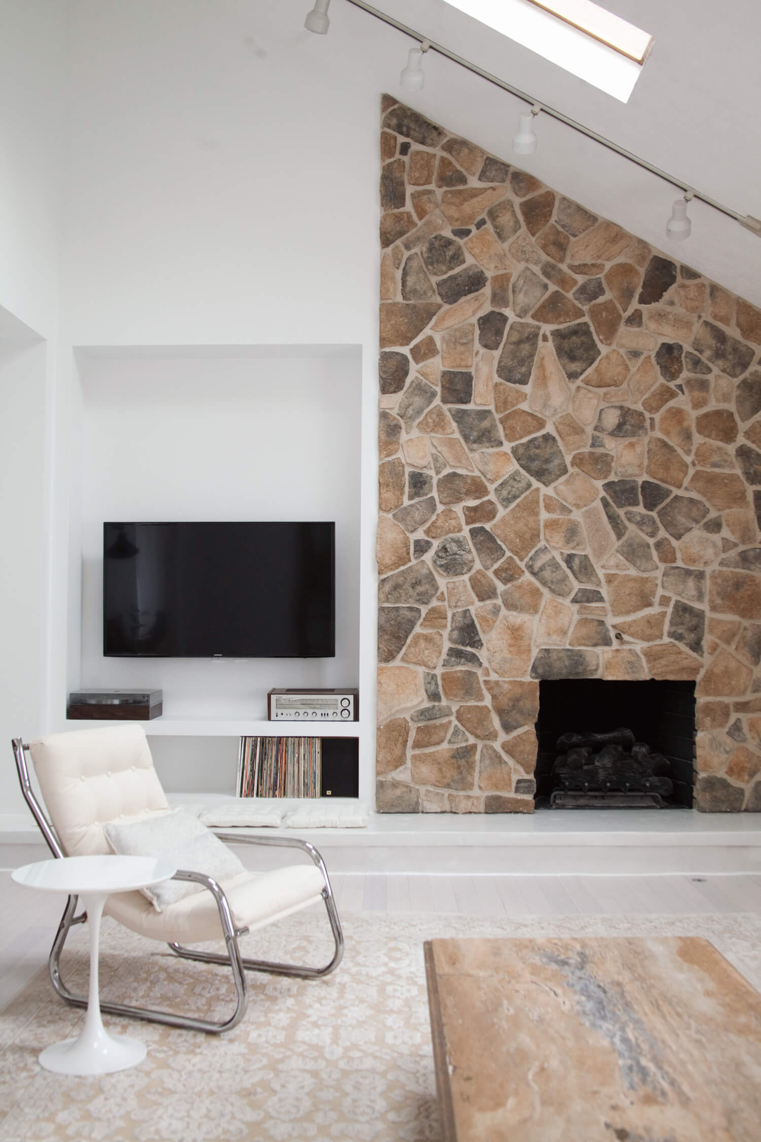 Cultured stone old country fieldstone summit peak