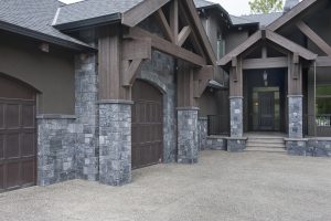 Pangaea® Natural Stone – Castlestone, Black Rundle