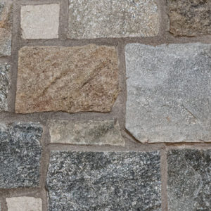Pangaea® Natural Stone – Roman Castlestone, Sierra Ridge avec demi pouce joints de mortier