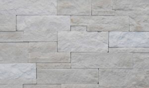 Pangaea® Natural Stone - 4 Course Ashlar Formfit, Kings Point avec joints de mortier serrés