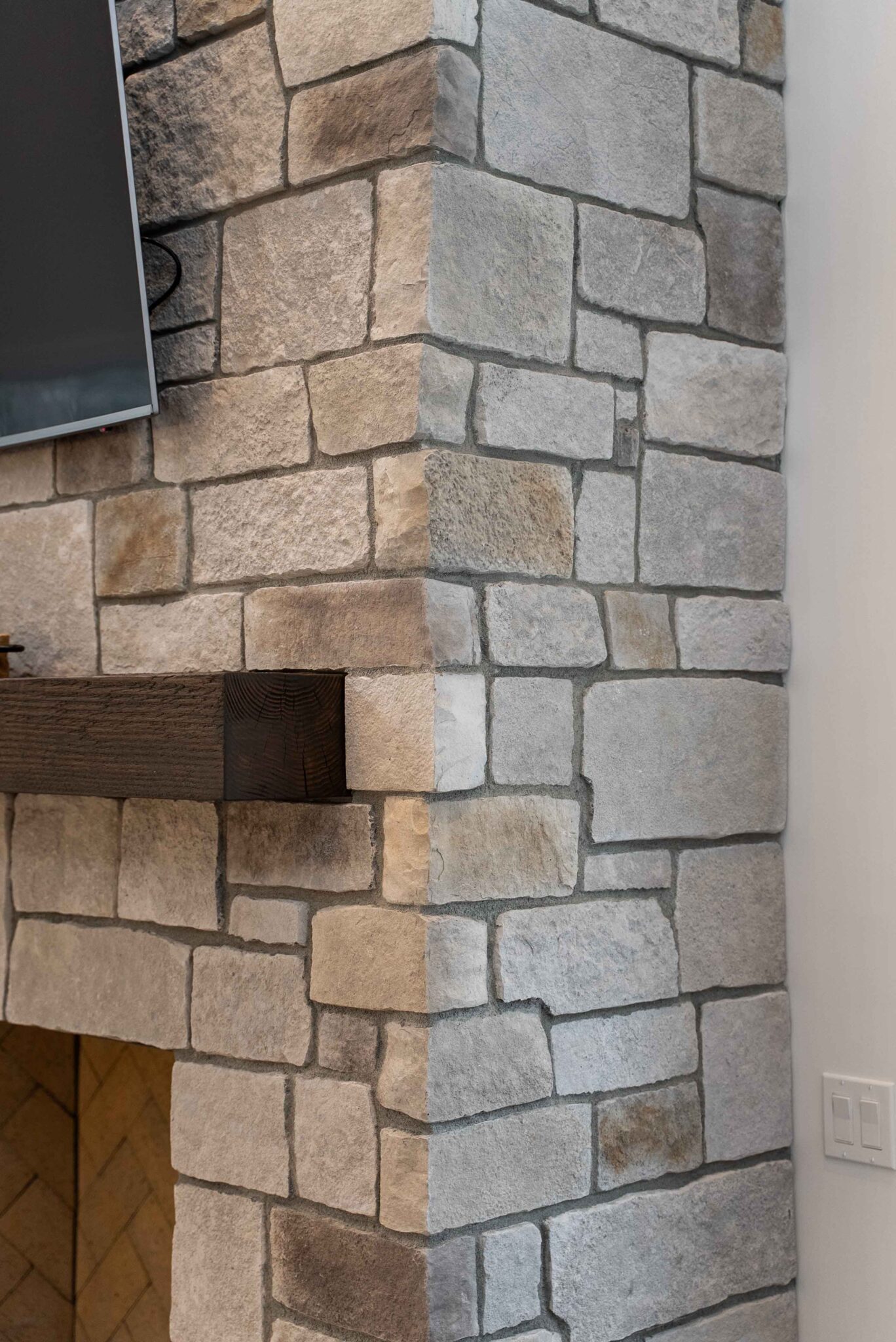 Dutch Quality Stone® - Rough Ashlar™, Winter Point™ Dutch Quality Stone® - Rough Ashlar™, Winter Point™