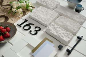 Dutch Quality - Rough Ashlar, Snowpack™