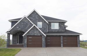 Pangaea® Natural Stone – Castlestone, Black Rundle