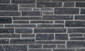 Pangaea® Natural Stone – Ledgestone, Black Rundle with half inch mortar joints