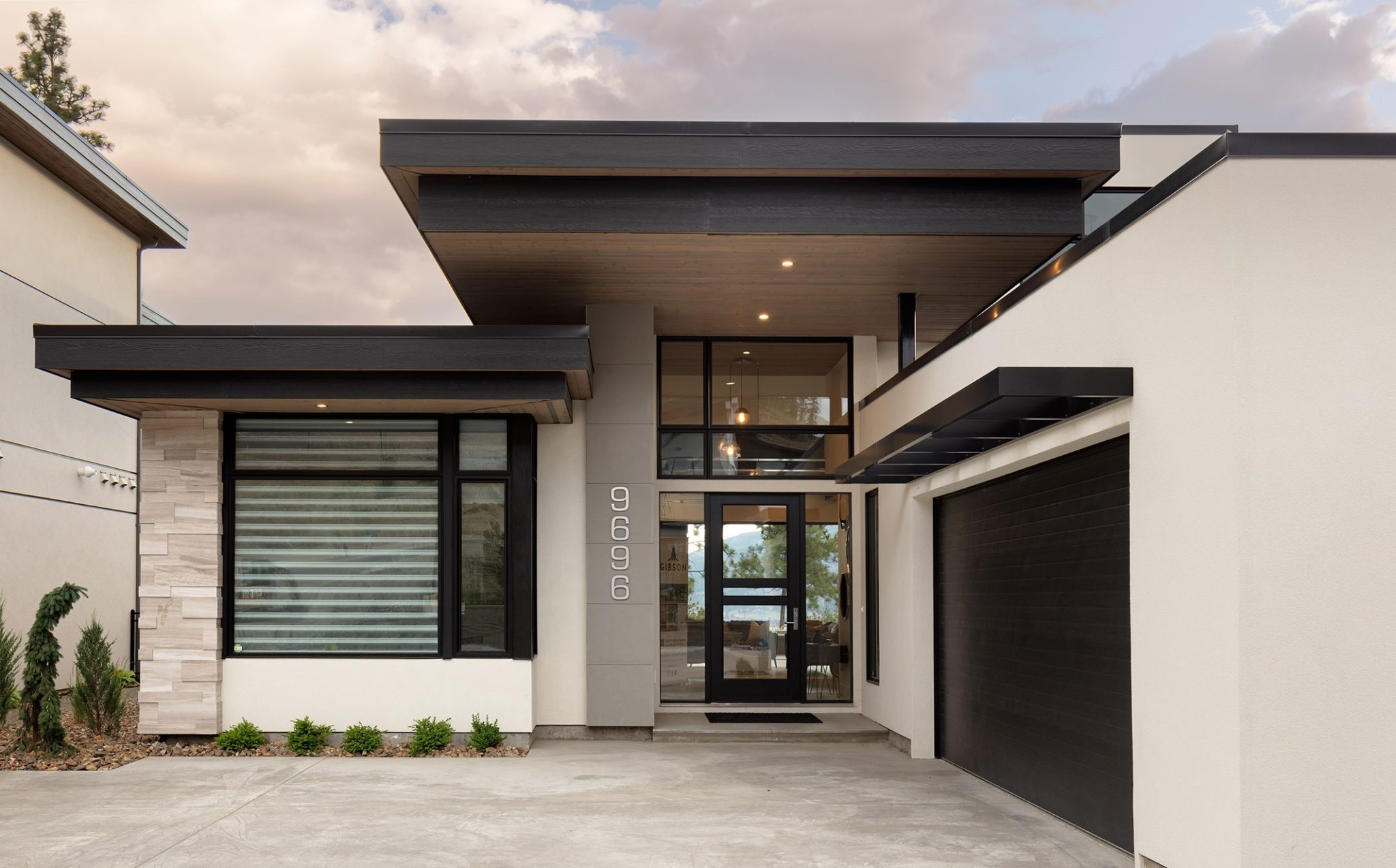 TerraCraft® Natural Stone - Linear Collection, Almond Trai