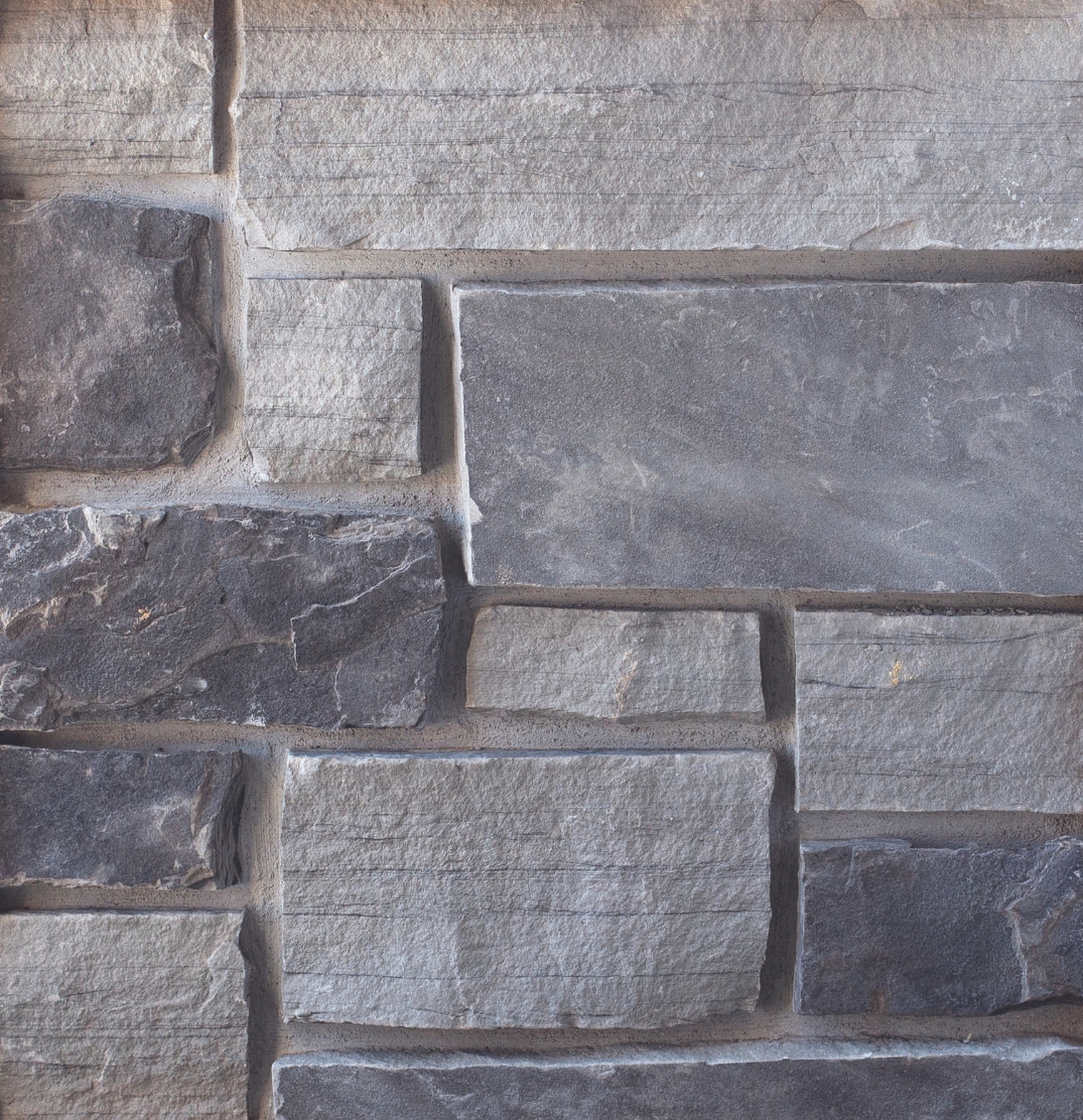 ThinCut™ Natural Stone - Random Height, Wolf Ridge with half inch mortar joints